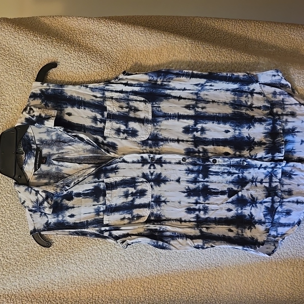 ❤️‍🔥❤️‍🔥❤️‍🔥Rock & Republic Blue and White Sleeveless Button-Down Shirt
